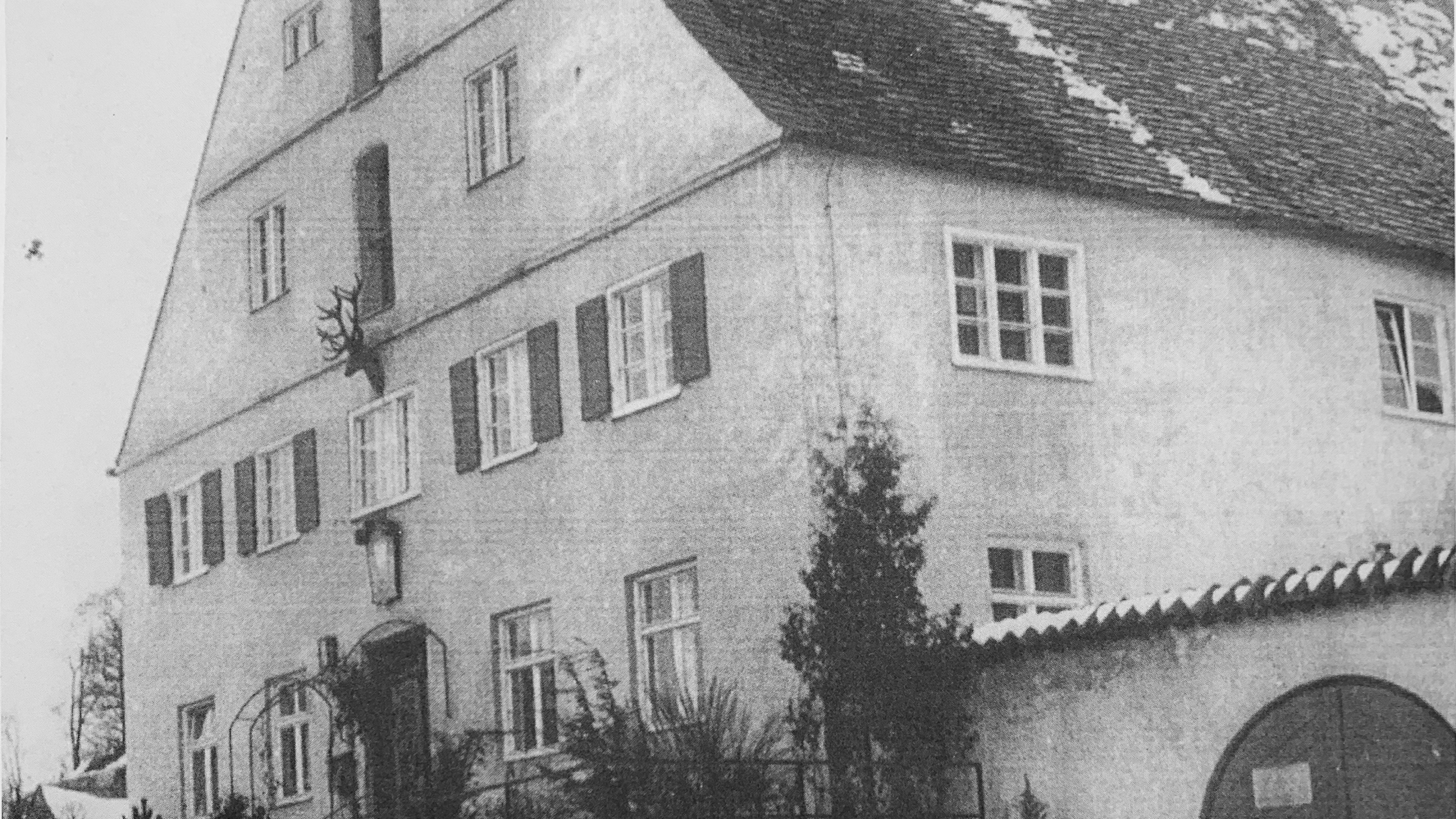 Ein stattlicher Bau, erst dem Kloster zugehörig, dann Forstamt, heute Polizei