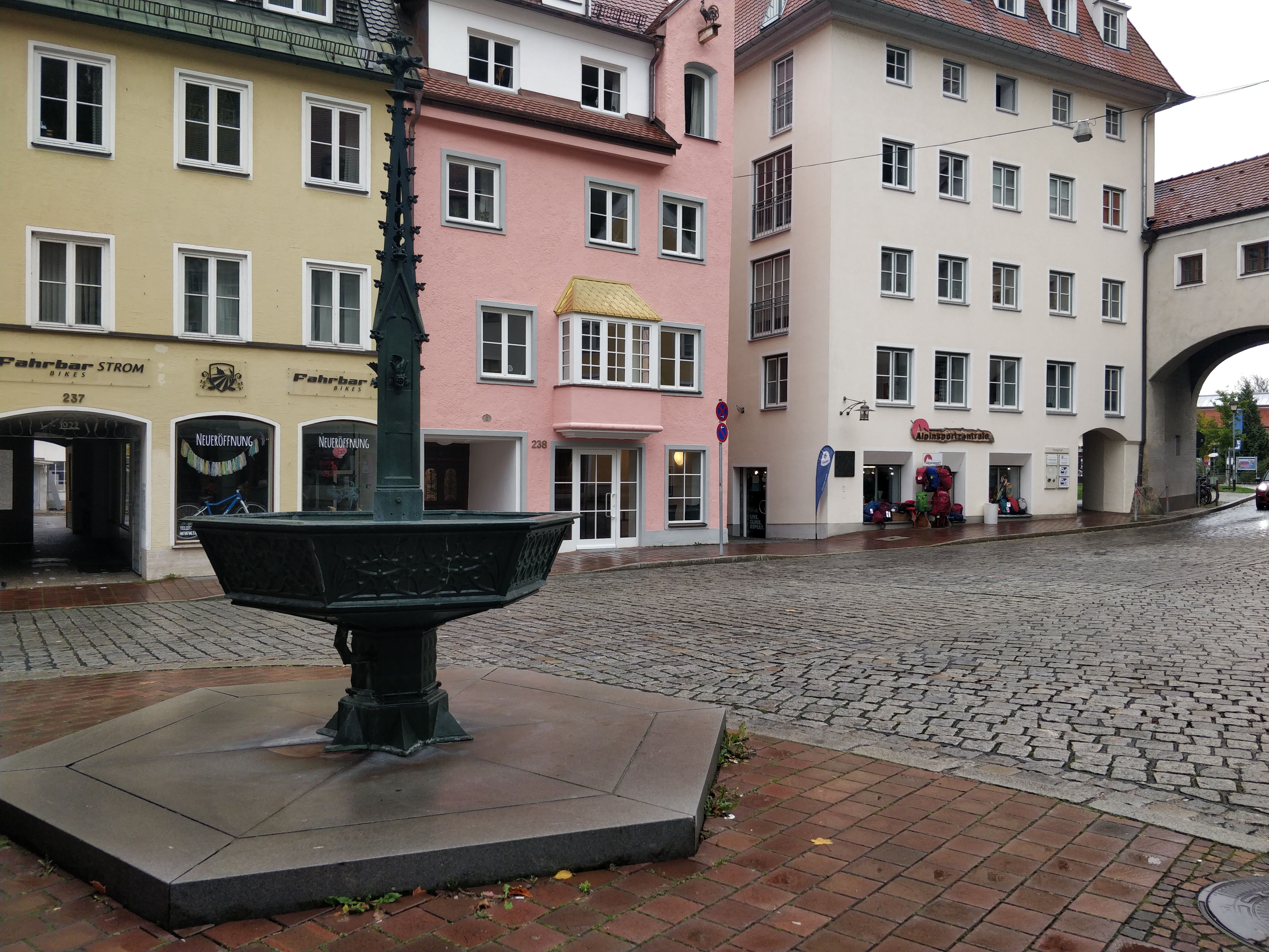 Der Brunnen beim Sandauer Tor