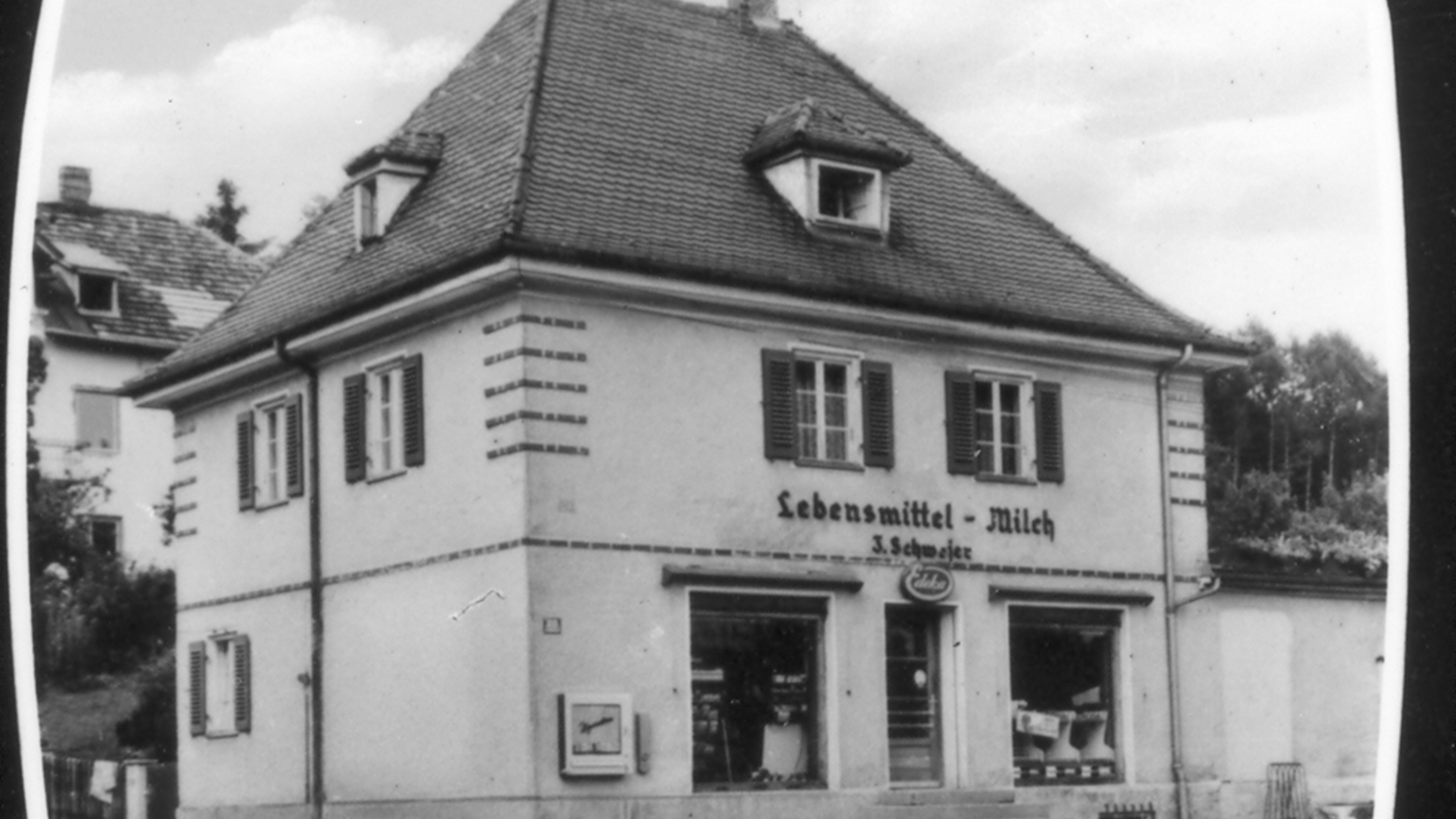 Lebensmittelgeschäft der Familie Schwoyer. Bildquelle Alwin Reiter