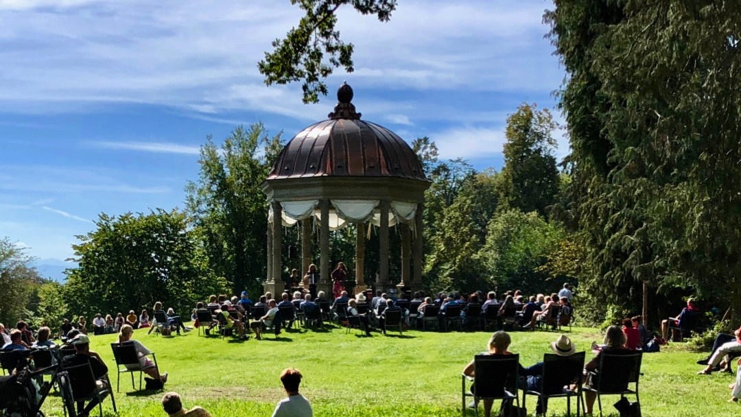 Der Monopteros ist der Höhepunkt der Gartenarchitektur im Schacky Park. Foto Alois Kramer