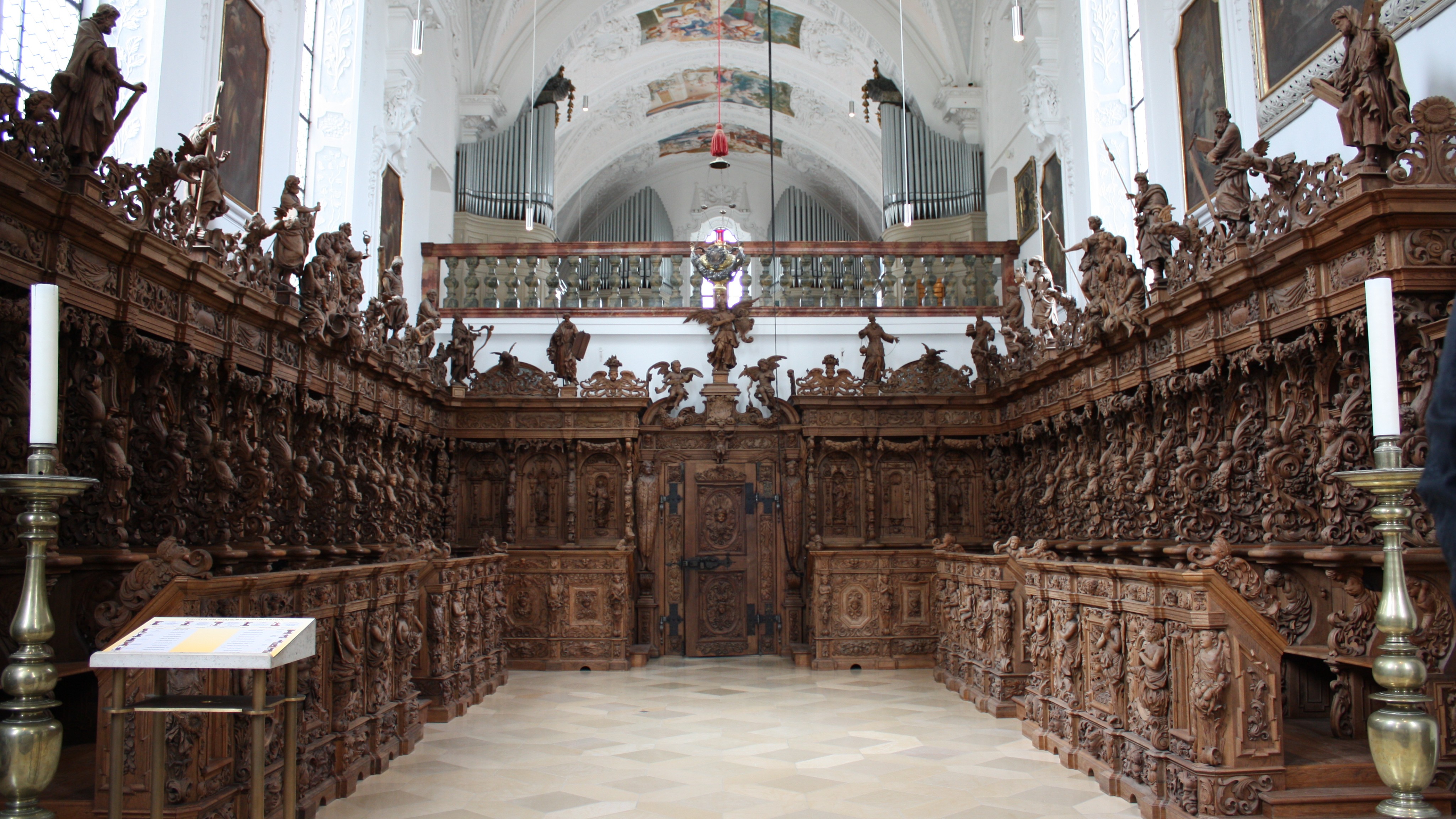 Das Buxheimer Chorgestühl, Foto Johannes Böckh & Thomas Mirtsch, 2009, CC BY-SA 3.0, Wikipedia