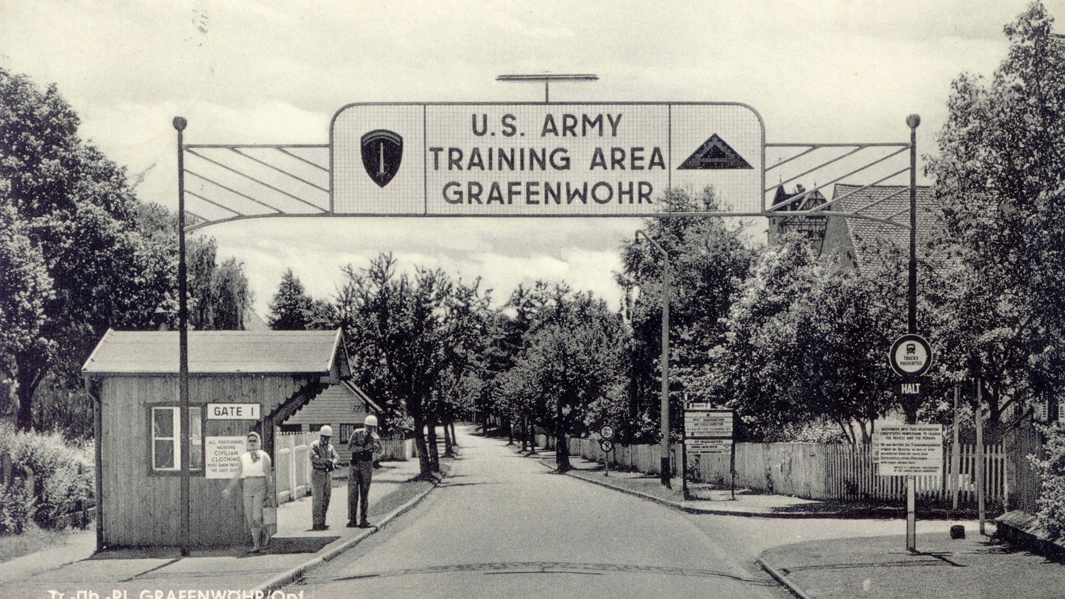 Aufnahme der Wache 1, ehemals Hauptzugang zum Truppenübungsplatz Grafenwöhr, aus den 1960er Jahren. Foto: Kultur- und Militärmuseum Grafenwöhr, ca. 1960.