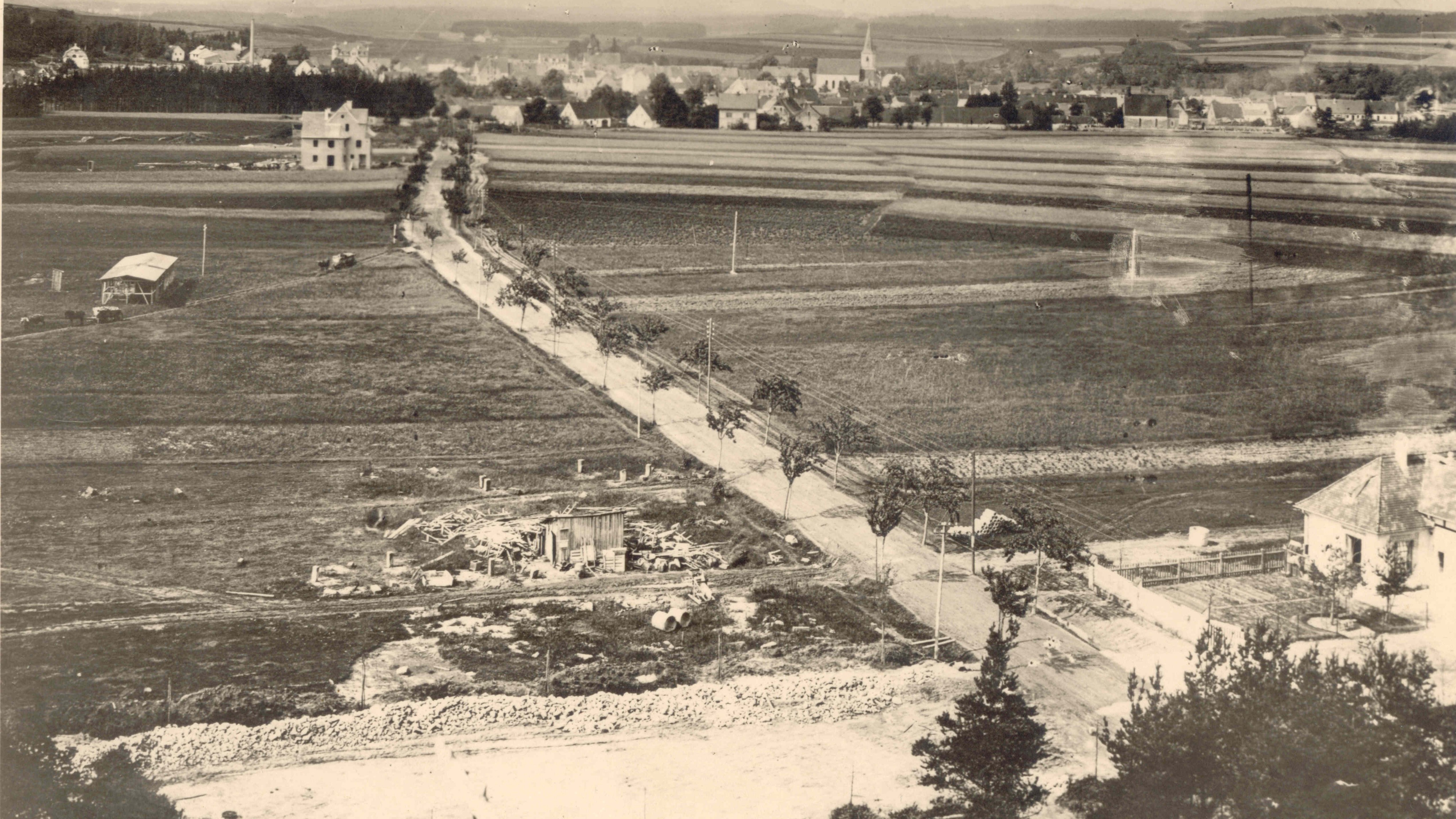 Aufnahme der Alten Amberger Straße unbekannter Datierung vor ihrer Bebauung, Foto: Kultur- und Militärmuseum Grafenwöhr.