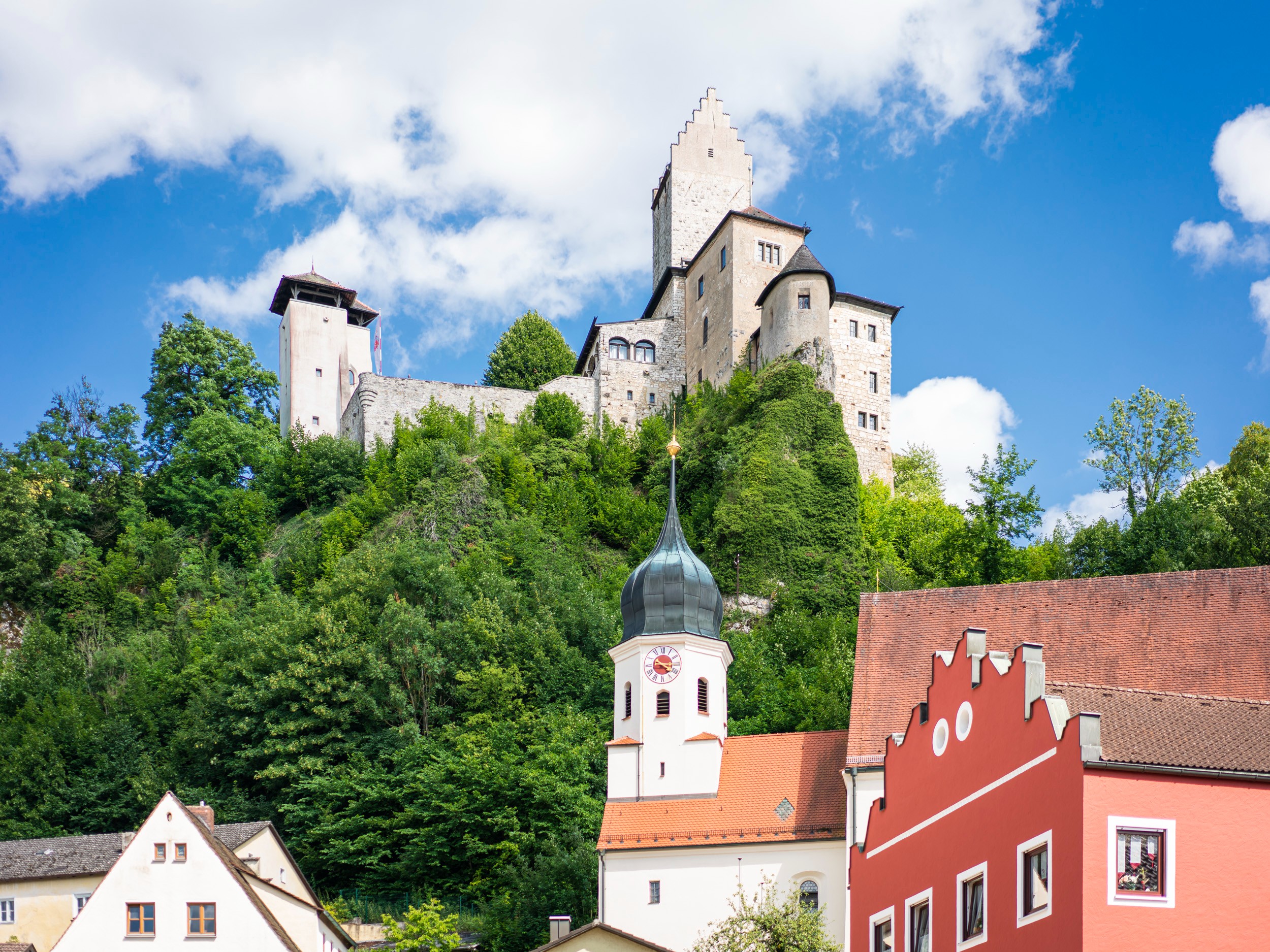 Burg und Pfarrkirche Mariä Himmelfahrt in Kipfenberg, Foto Dietmar Denger 2020
