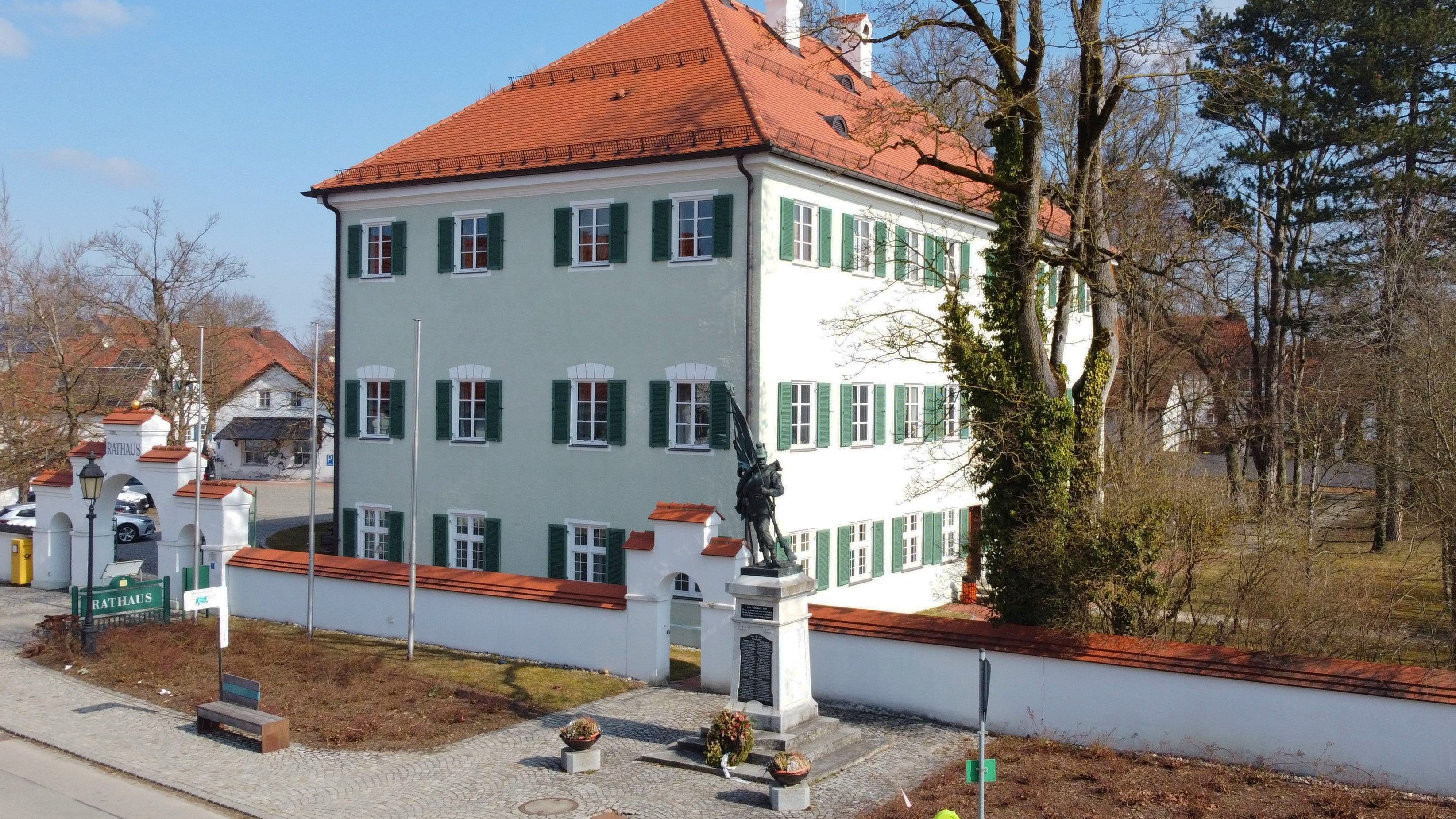 Das Schloss Windach in einer Drohnenaufnahme von 2022, Foto Katharina Heininger