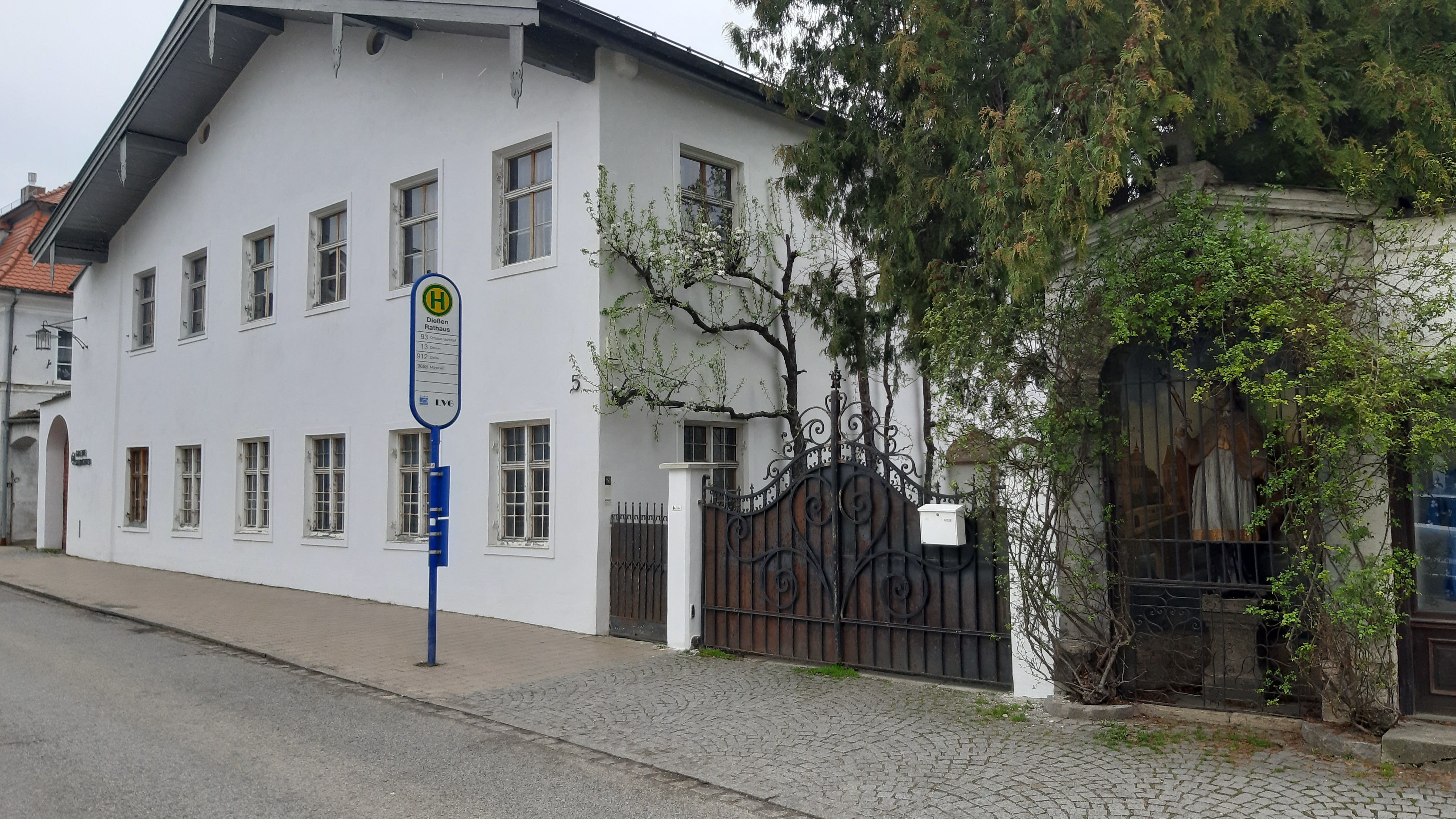 Das Seerichterhaus mit Nepomuk-Kapelle, 2023