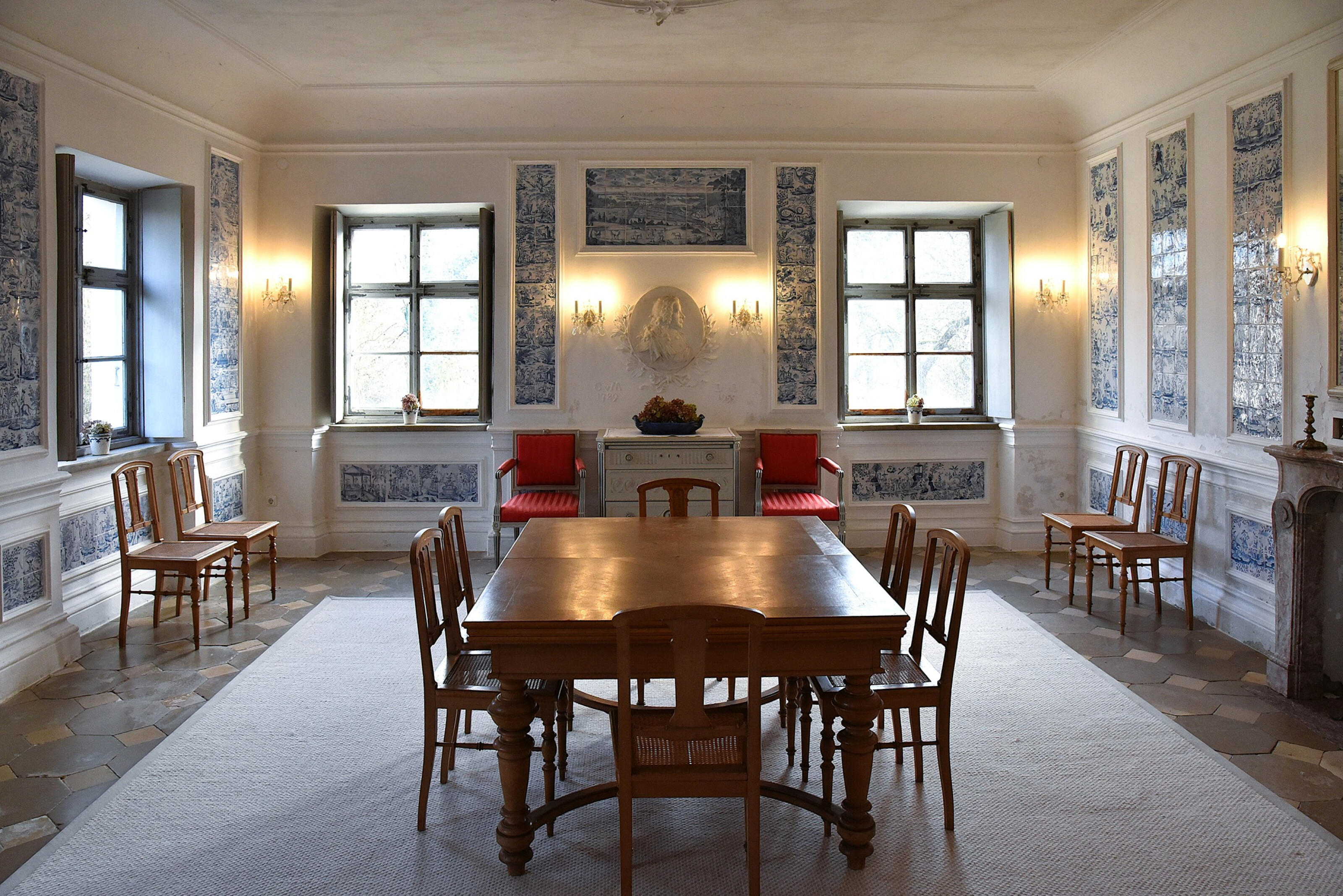 Das Porzellanzimmer im Aystetter Schloss, Foto Josef Dorner.