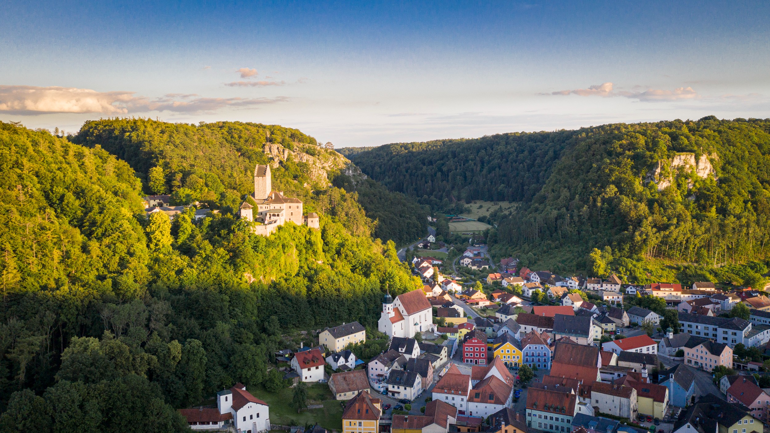 Blick auf Burg Kipfenberg und Brandplatz Kipfenberg: Foto Dietmar Denger, 2020