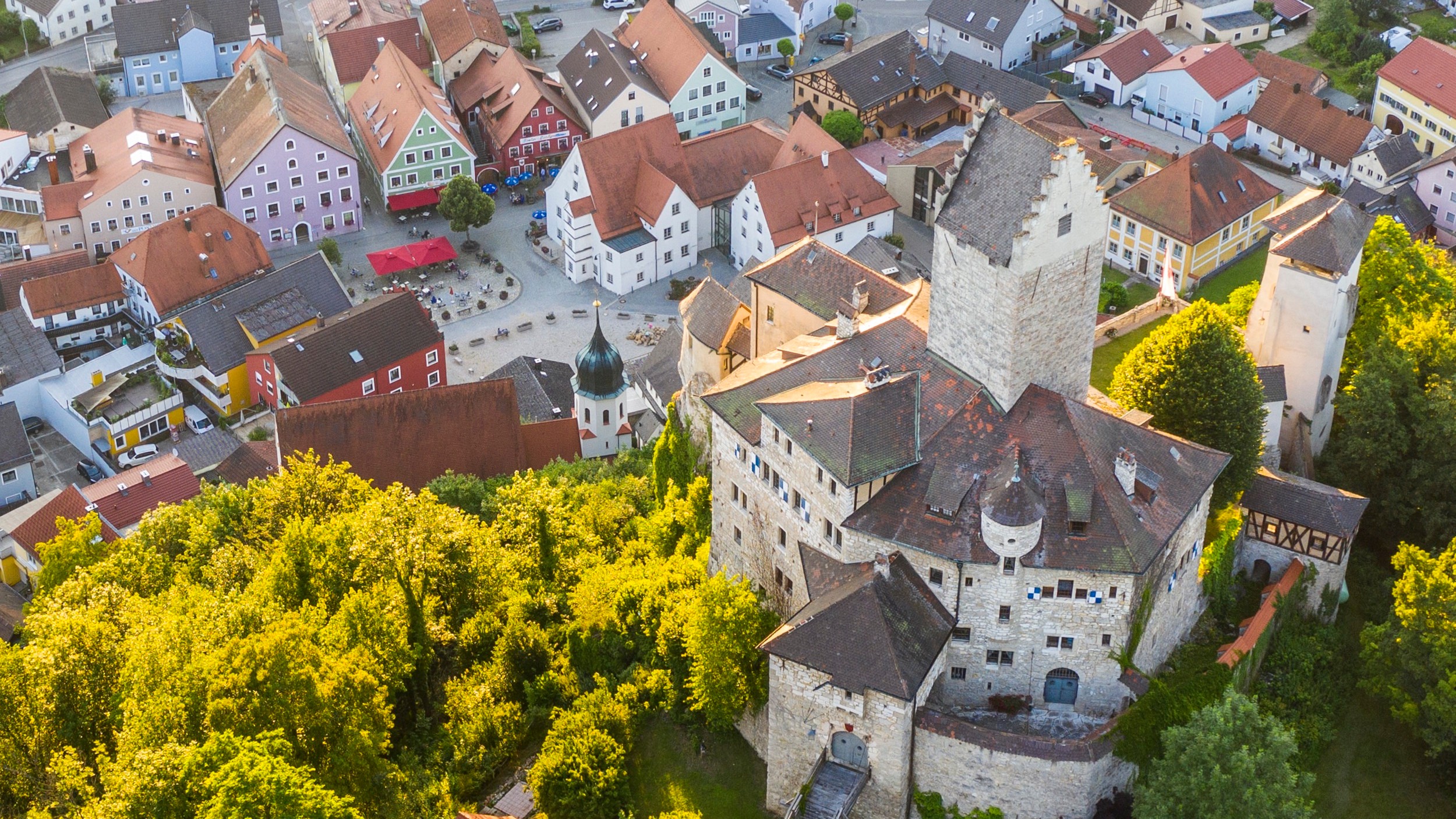 Burg Kipfenberg und Marktplatz von oben: Dietmar Denger 2020