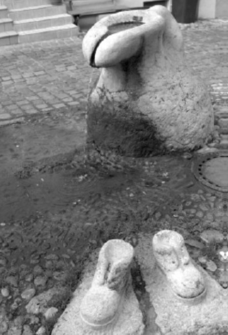 Der ehemalige Brunnen im Klösterl